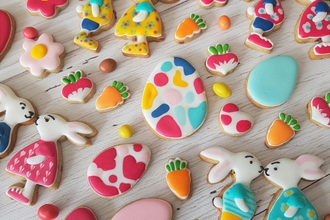 Easter iced biscuits