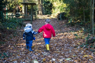 Nature Tots exploring Parkridge woodland