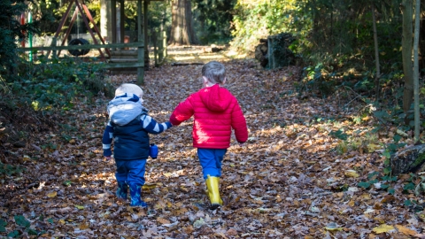 Nature Tots exploring Parkridge woodland